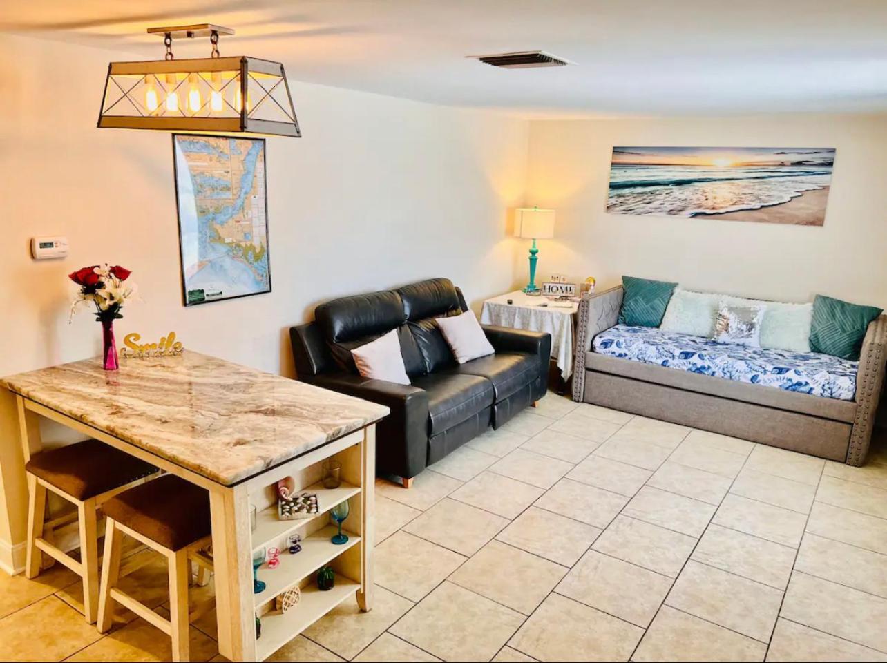 Cozy Home With One Bedroom 케이프코럴 외부 사진